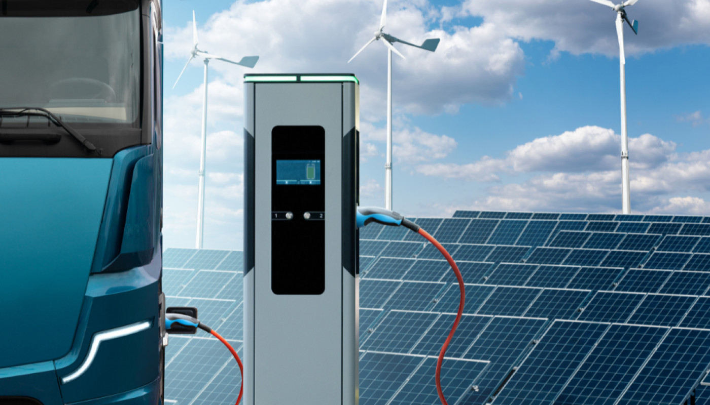 Borne de recharge solaire autonome : bonne ou mauvaise idée ?